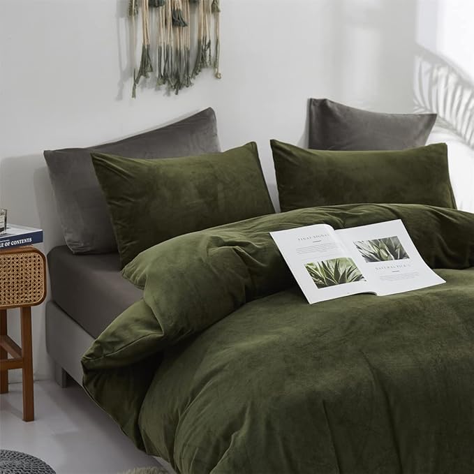 Wellboo Army Green Velvet Comforters King Solid Dark Green Fluffy Bedding Comforters Women Men Plain Fluffy Olive Green Soft Quilts Cozy Blackish Green Flannel Blankets Puffy Military Hunter Green Bed