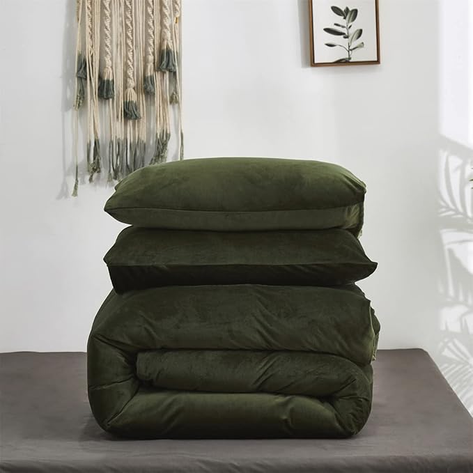 Wellboo Olive Green Velvet Comforter Sets Full Size Fluffy Army Green Bedding Comforters Soft Women Men Solid Dark Green Flannel Quilt Modern Blackish Green Sherpa Bed Puffy Military Green Blankets