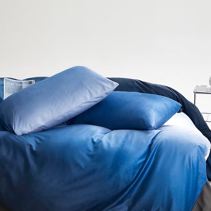 Wellboo Gradient Blue Velvet Comforter Queen Fluffy Blue White Bedding Comforters Women Men Ocean Sea Blue Velvet Quilts Modern White and Sky Blue Gradient Flannel Bed Abstract Art Watercolor Bed