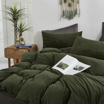 Wellboo Army Green Velvet Comforter Queen Solid Dark Green Fluffy Bedding Comforters Women Men Plain Fluffy Olive Green Soft Quilts Cozy Blackish Green Flannel Blankets Puffy Military Hunter Green Bed