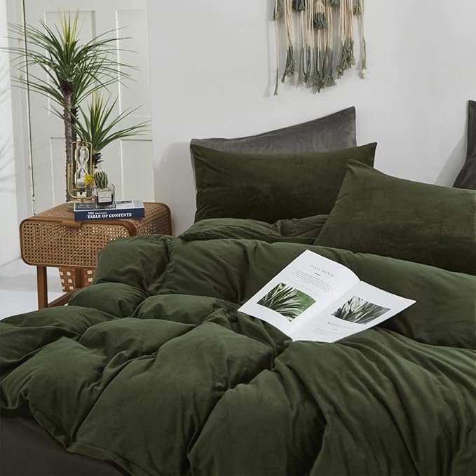 Wellboo Olive Green Velvet Comforter Sets Twin Size Fluffy Army Green Bedding Comforters Soft Women Men Solid Dark Green Flannel Quilt Modern Blackish Green Sherpa Bed Puffy Military Green Blankets