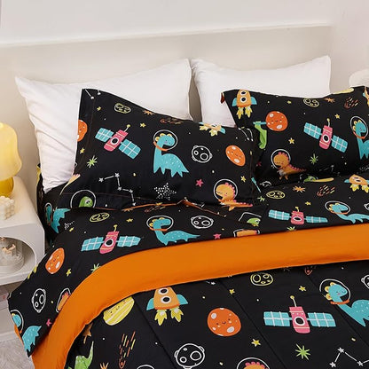 Space Dinosaur Kids Comforter Set for Boys Full Size, Cute Reversible Quilted Black Printed Bedding Set with Pillow Sham, Lightweight Soft Breathable Washable Bed Set 3 Piece