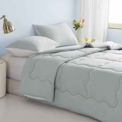COTTEBED Reversible Queen Bed Comforter Set - Jersey Knit T-Shirt Feel Full Size Bedding 1 Down Blanket Quilt & 2 Pillow Sham - Ultra-Soft Fluffy Lightweight Cozy All Season Use (Light Gray and White)