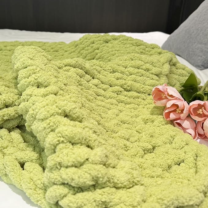 Chunky Knit Blanket Throw 48"x71", Chenille Throw Blankets, Handmade Warm & Cozy Blanket Couch Bed Home Decor, Soft Breathable Banket, Christmas for Couch Bed Sofa Best Gift (Green)