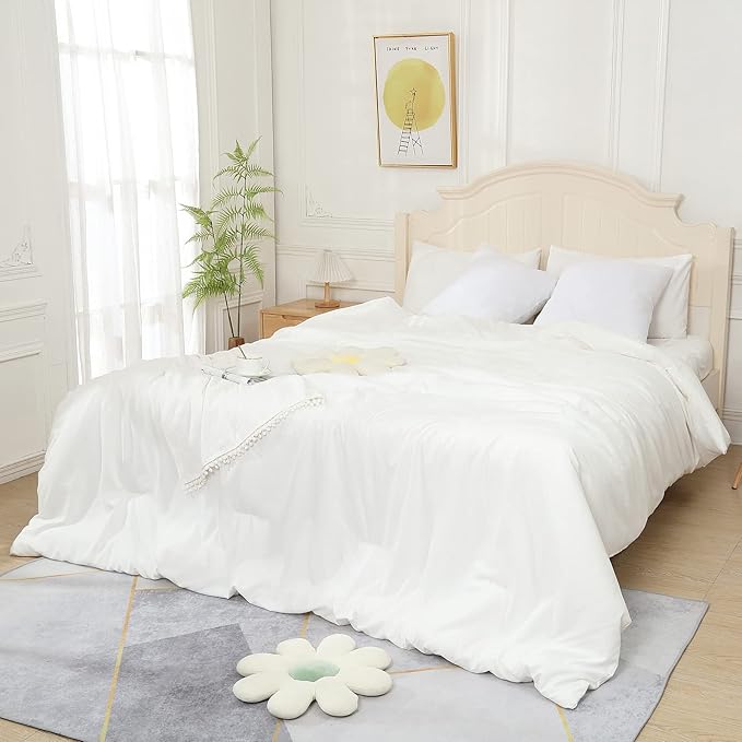 White Comforter King Size, Aesthetic Modern Bedding Set for Women/Men, Cute Soft & Lightweight Chic Microfiber Bed Sets, 3 pcs-1 Comforter & 2 Pillowcases (104x90 Inches)