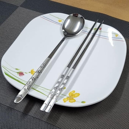GARASANI Korean Traditional Cutlery Stainless Steel Spoons and Chopsticks Set (Silver Petal)