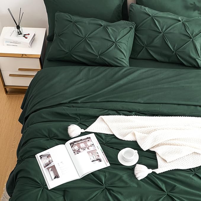 Ubauba 7pc Dark Green Full Size Comforter Set with Sheets, Emerald Green Pinch Pleating Bed in a Bag with Comforter 7 Piece Set, All Season Pintuck Bedding Sets (Green,Full)