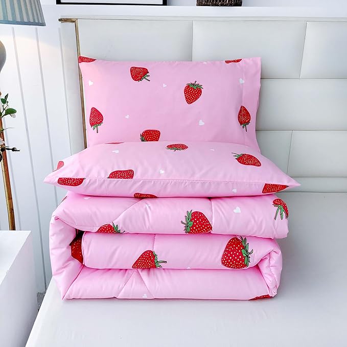 SDY 3PCS Twin Size Strawberry Comforter Set, Pink Bed Set Bed in a Bag, Princess Twin Bedding Set, Kawaii Room Decor, Strawberry Bedding Kids Twin Size Comforter Set for Girls, Teen…