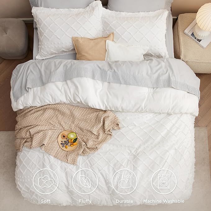 Bedsure Queen Comforter Set - Ivory Comforter, Boho Tufted Shabby Chic Bedding Comforter Set, 3 Pieces Vintage Farmhouse Bed Set for All Seasons, Fluffy Soft Bedding Set with 2 Pillow Shams