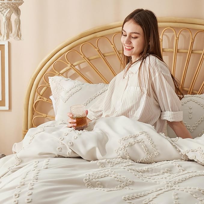 Bedsure Boho Comforter Set King - Beige Tufted Bedding Comforter Set, 3 Pieces Farmhouse Shabby Chic Embroidery Bedding Set, Soft Geometric Pattern Comforter for All Seasons