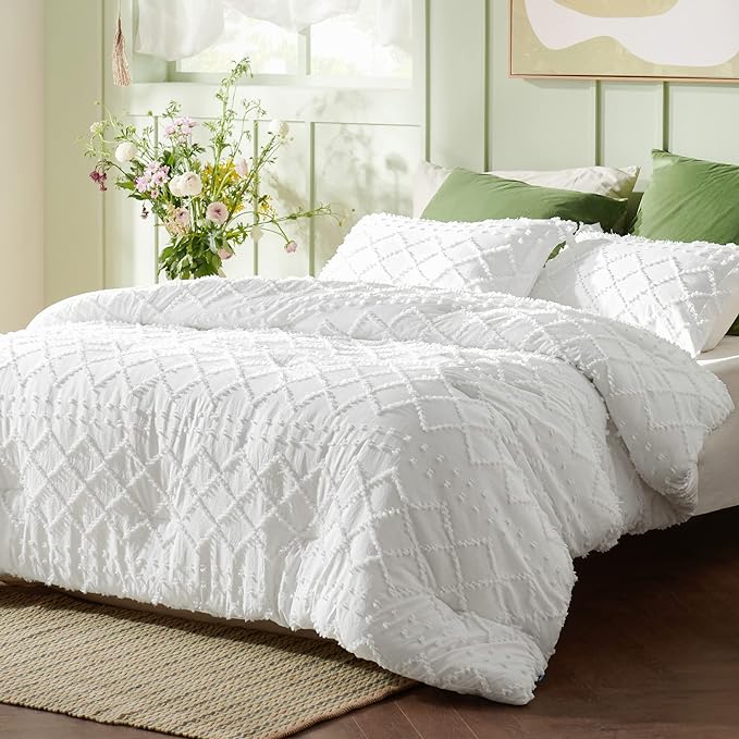 Bedsure King Size Comforter Set - White Comforter, Boho Tufted Shabby Chic Bedding Comforter Set, 3 Pieces Vintage Farmhouse Bed Set for All Seasons, Fluffy Soft Bedding Set with 2 Pillow Shams