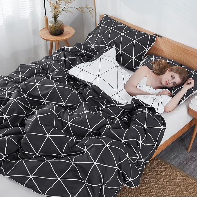 Black & White Comforter Bed in a Bag Queen for Kids Adults, 3Pcs Reversible Geometric Bedding Set with 2 Pillow Shams for All Seasons (Queen,90x90inches)