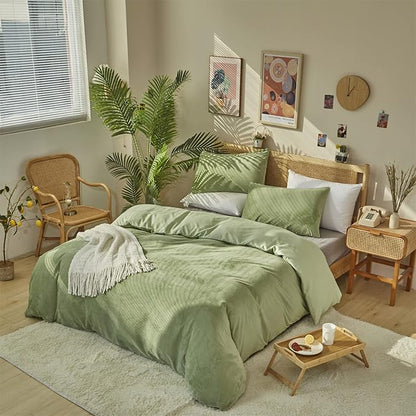 Wellboo Sage Green Velvet Comforter Sets King Light Green Fluffy Bedding Solid Color Green Flannel Quilt Women Men Grass Green Comforters Micromink Sherpa Fuzzy Warm Bed Luxury Sage Dorm Plush Bedding