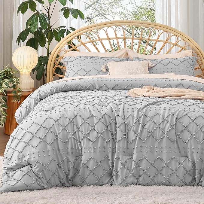 Bedsure King Size Comforter Set - Light Grey Comforter, Boho Tufted Shabby Chic Bedding Comforter Set, 3 Pieces Farmhouse Bed Set for All Seasons, Fluffy Soft Bedding Set with 2 Pillow Shams