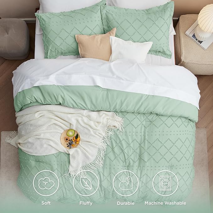Bedsure Queen Comforter Set - Green Comforter, Boho Tufted Shabby Chic Bedding Comforter Set, 3 Pieces Vintage Farmhouse Bed Set for All Seasons, Fluffy Soft Bedding Set with 2 Pillow Shams