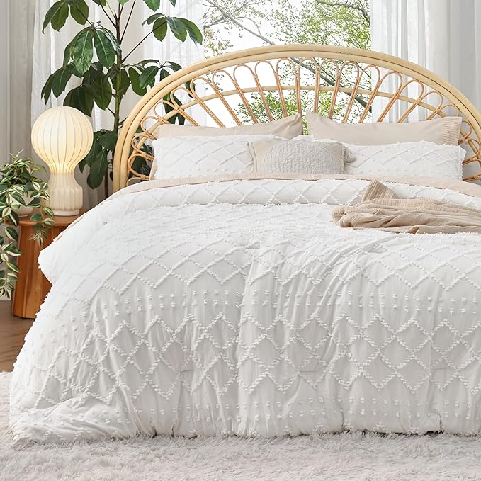 Bedsure California King Comforter Set - White Comforter, Boho Tufted Shabby Chic Bedding Comforter Set, 3 Pieces Farmhouse Bed Set for All Seasons, Fluffy Soft Bedding Set with 2 Pillow Shams