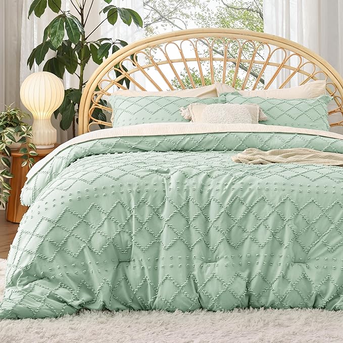 Bedsure Queen Comforter Set - Green Comforter, Boho Tufted Shabby Chic Bedding Comforter Set, 3 Pieces Vintage Farmhouse Bed Set for All Seasons, Fluffy Soft Bedding Set with 2 Pillow Shams