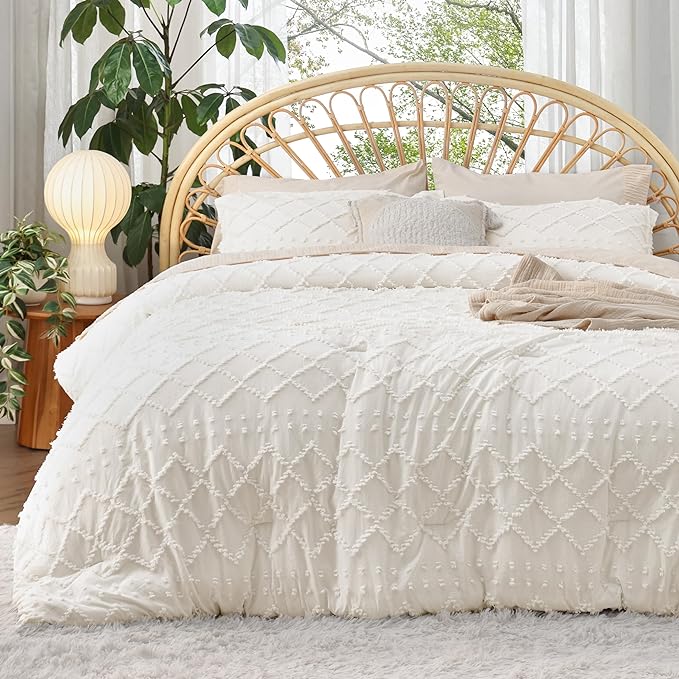 Bedsure Queen Comforter Set - Ivory Comforter, Boho Tufted Shabby Chic Bedding Comforter Set, 3 Pieces Vintage Farmhouse Bed Set for All Seasons, Fluffy Soft Bedding Set with 2 Pillow Shams