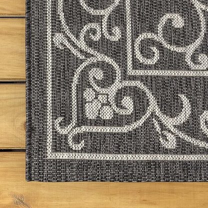 JONATHAN Y Vintage Filigree Indoor Outdoor Square Area Rug 4X4 Black/Gray, Charleston Textured Weave for Backyard, Patio, Porch, Easy-Cleaning, High Traffic, Pet-Friendly, Non-Shedding (SMB106G-4SQ)